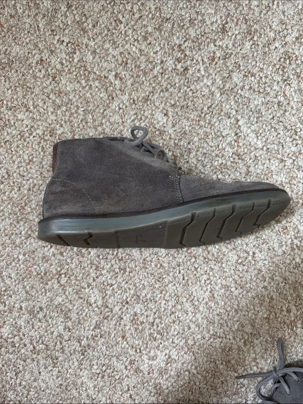 Clarks Men's Gray Suede Lace-Up Chukka Boots 8.5